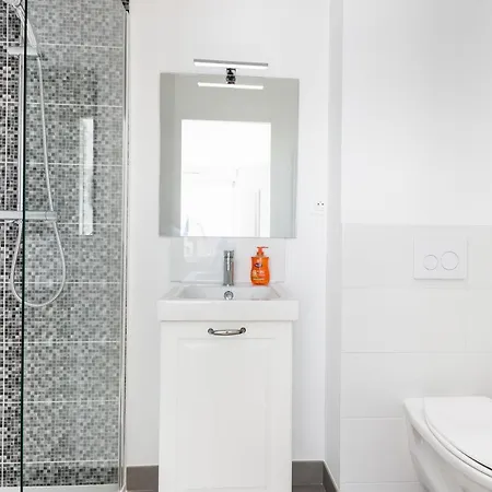 La Recouvrance: Spacious With Shared Living And Private Terrace Bed & Breakfast